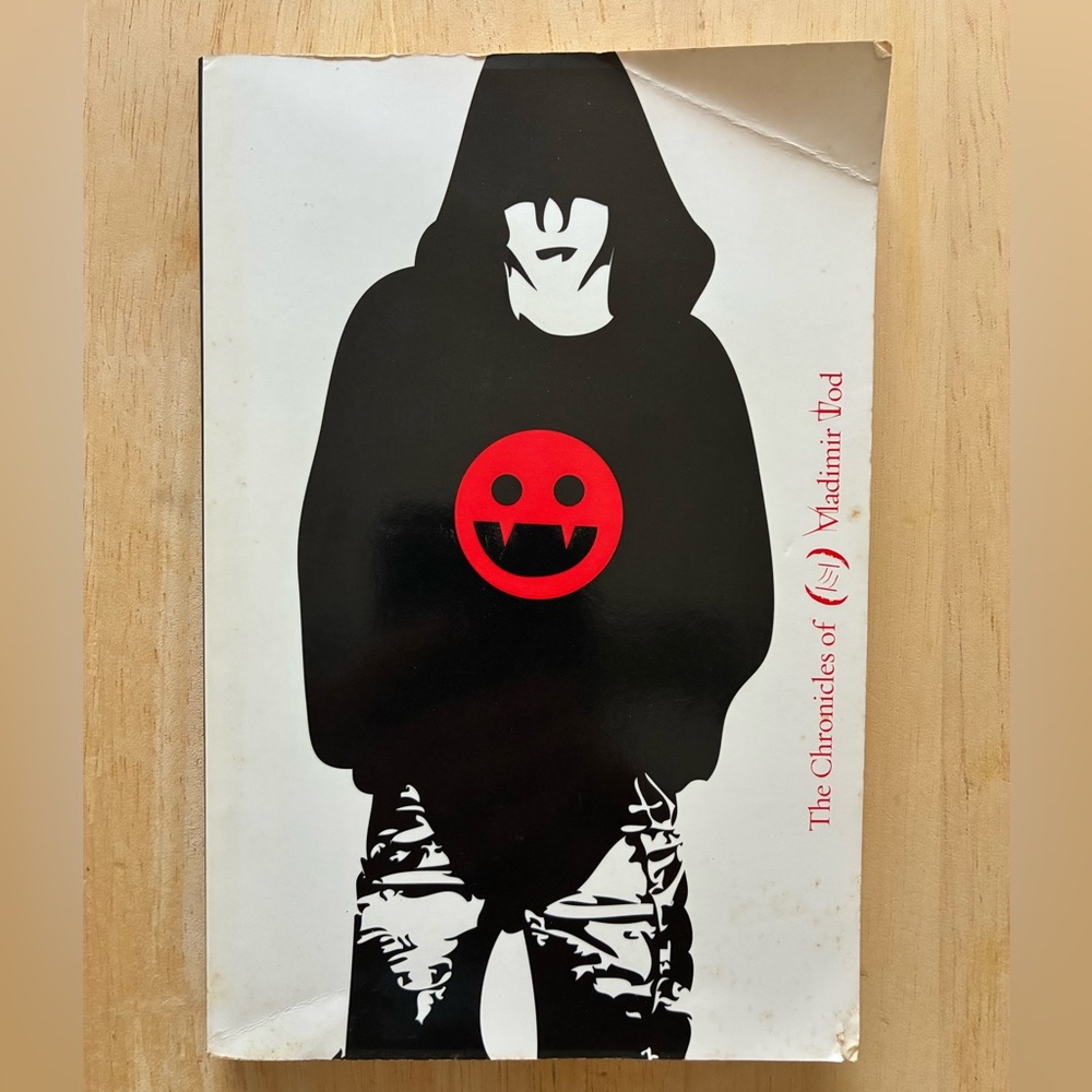 Eighth Grade Bites (The Chronicles of Vladimir Tod #1) by Heather Brewer 2008
